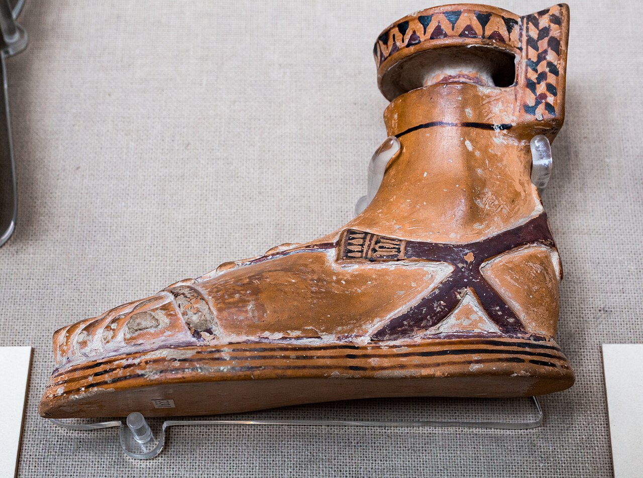 Schuhe des antiken Griechenlands: Sandalen, Krepides und Kothurn